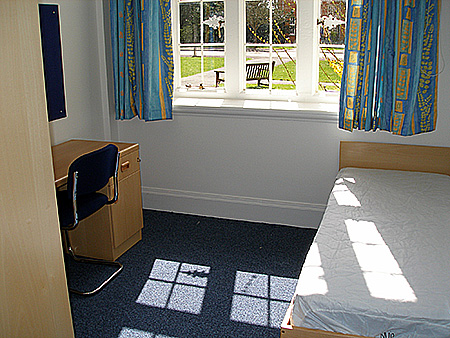 camp-elac-study-vacations-united-kingdom-horsham-accommodation-2.jpg