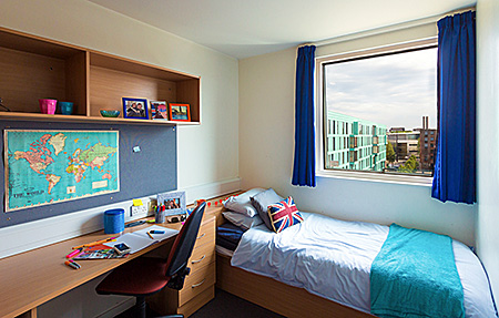 embassy-summer-england-london-dokland-accommodation-3.jpg